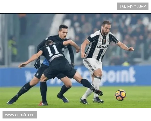 尤文图斯豪门地位动摇,战术混乱与管理层分歧加剧赛季危机 尤文图斯豪门地位动摇,战术混乱与管理层分歧加剧赛季危机