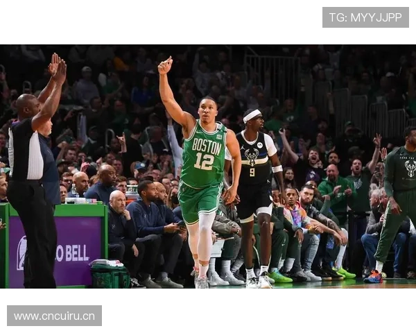 格兰特·威廉姆斯三分高效拉开空间提升球队挡拆成功率